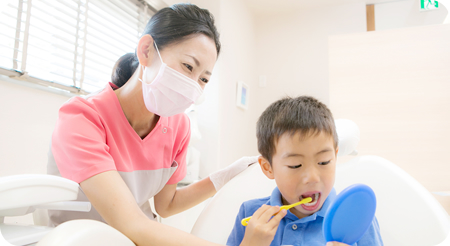 歯科衛生士による口腔衛生指導